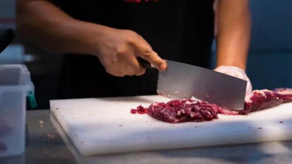 邦乾配倍 “3个月赔了10万”，爆火的生烫牛肉米线，开始降温关店