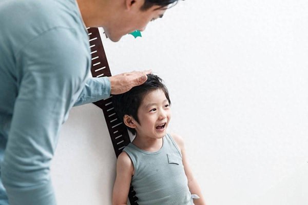 苏州恒泰配资 秋天是孩子长个黄金期，多吃这4道菜个头再往上窜